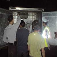 Persempit Gerak Teroris Polisi Razia Perbatasan 