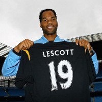 Lescott Bek Tengah Paling Oke