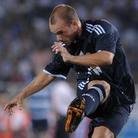 Sneijder Ngotot Tak Mau Pergi