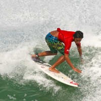  Menunggangi Ombak Pantai Canggu