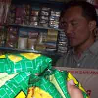  Tim Pengawas Kadaluwarsa Razia ke Pusat Perbelanjaan di Medan