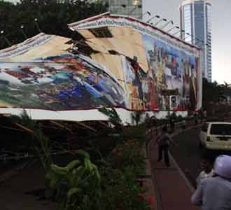 Baliho HI, Sebelum dan Sesudah Roboh