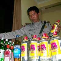 Razia Pekat, Polisi Sita Puluhan Botol Miras