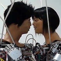 Mesranya Ciuman Pertama Robot