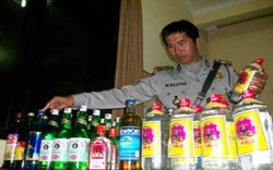 Razia Pekat, Polisi Sita Puluhan Botol Miras