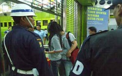 Stasiun Bandung Jual Tiket Berdiri