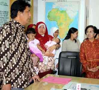 Serah Terima 2 Bayi Terlantar