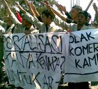Demo Tolak Kampus UGM Diportal