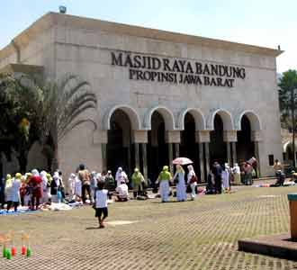 Mengintip Ramadan di Masjid Agung