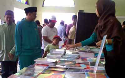 Mengais Rezeki di Masjid An Nur