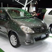 Toyota Rilis Kijang Innova J Grade