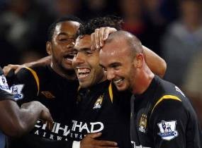 City Menang, Tevez Bikin Gol Perdana