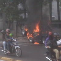 Mobil Suzuki Hangus Terbakar di Pinggir Jl Duren Tiga