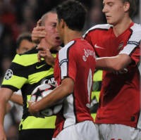 Dudu Diusut, Wenger Marah