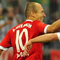 Robben Debut, Bayern Menang