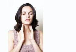 Waspadai Gejala Hipertiroid Pada Wanita