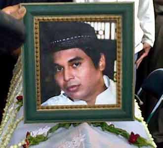 Jenazah Andrey Bunglon Dimakamkan