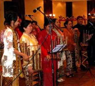 Angklung Meriahkan HUT RI di Windhoek