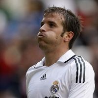 Van der Vaart Pilih Bertahan di Madrid 
