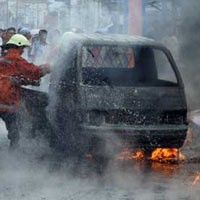 Sedan Volvo Terbakar di Cawang