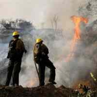 Kebakaran California Meluas Dua Kali Lipat 