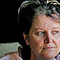 Tulis Email Pakai Huruf Besar, Wanita Dipecat