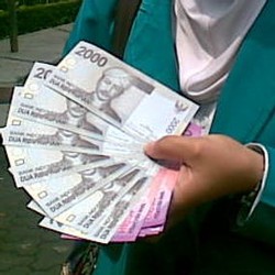 Beli Es Mang Meong, Dapat Pecahan Uang Rp 2 Ribu Baru 