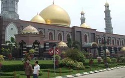 Masjid Dian Al-Mahri, Berkubah 5 Berlapis Emas 24 Karat