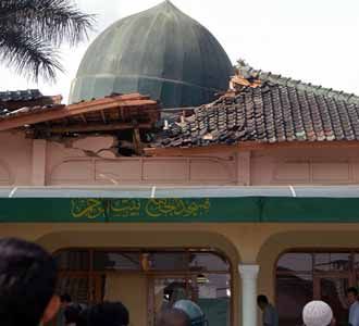 Masjid & Rumah Hancur Akibat Gempa