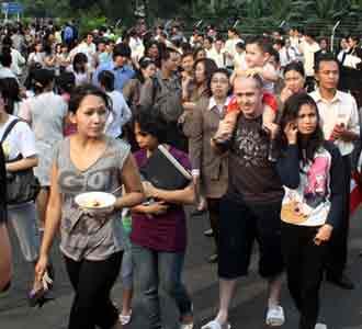 Digoyang Gempa, Tamu Hotel Dievakuasi