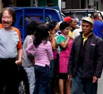 Warga Bandung Berhamburan