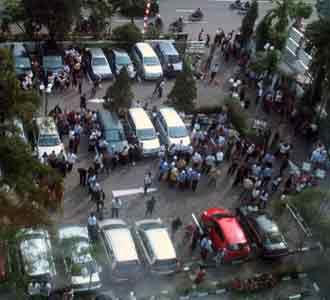 Karyawan Graha BIP Dievakuasi