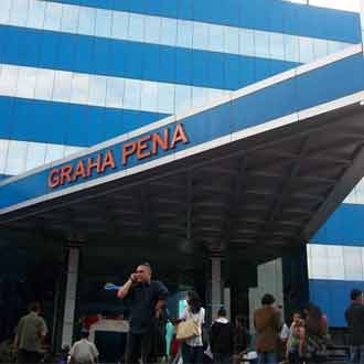 Karyawan Graha Pena Berhamburan
