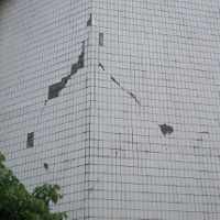 Gedung Bank Mandiri Retak dan Pecah