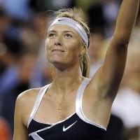 Pakai Busana New York, Sharapova Melaju