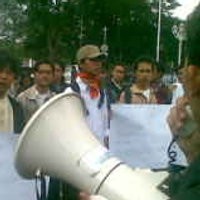  Pelantikan DPRD Jateng Diwarnai Dua Aksi Unjuk Rasa