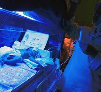 Akibat Gempa, Bayi Dirawat di Masjid