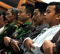 Beribadah di Tengah Pengungsian