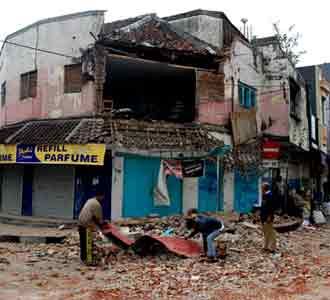 Tembok Ruko Jebol Digoyang Gempa