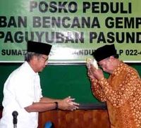 Ginandjar Kartasasmita Bantu Korban Gempa