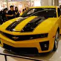 Bumblebee Transformers  Mejeng di Plasa Tunjungan