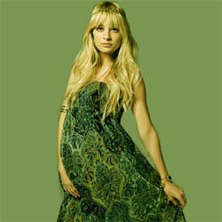 Gaya Ibu Muda Nicole Richie