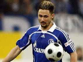 Magath Turunkan Streit ke Tim Reserve