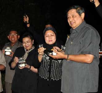 SBY Buka Puasa di Hutan
