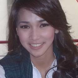 Miss Indonesia 2007 Nikmat Puasa Bareng Suami