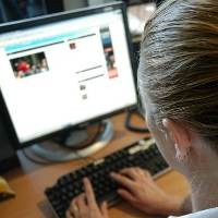 Tebar E-mail Porno, 4 Pegawai Pemerintah Dihukum