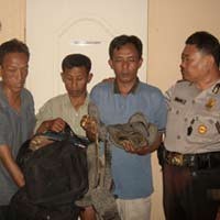 Komplotan Pencuri Sandal di Masjid Al Akbar Diringkus 