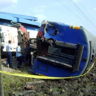 Gara-gara Kerbau, KA Penataran Terguling