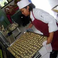 Berkah Ramadan, Omzet Kue Kering SMKN 3 Capai Puluhan Juta