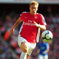 Bendtner Mau Jadi Penyerang Lagi